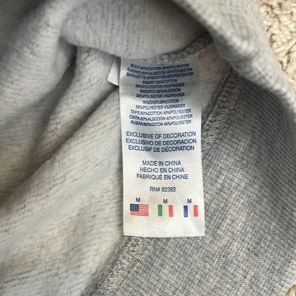 Champion Youth M grey sweatshirt w/champion log pattern. Great condition